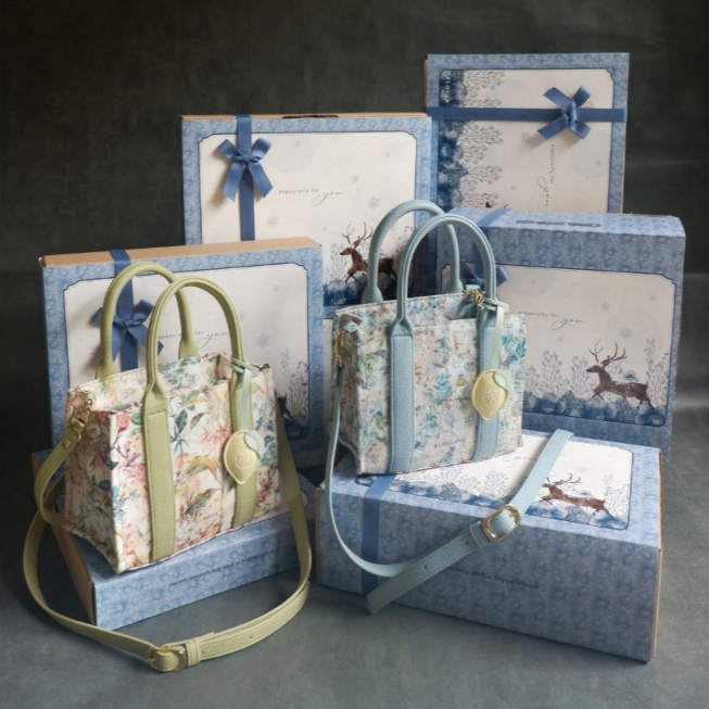 

ELOULA GIFTSET | Gift Wrapping with customize Greeting Card