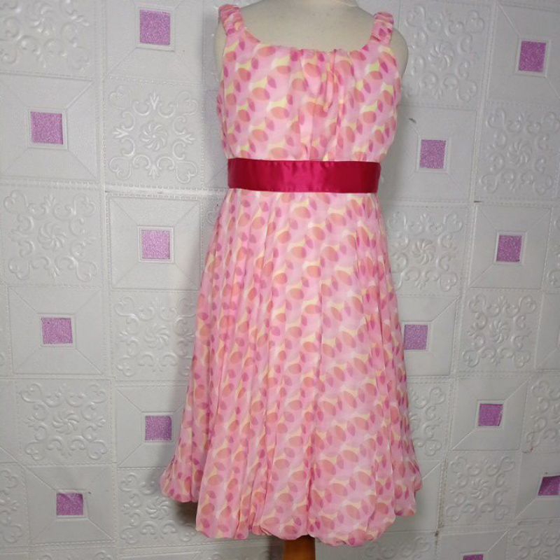 Gaun Tanpa Lengan Motif Bunga Pink