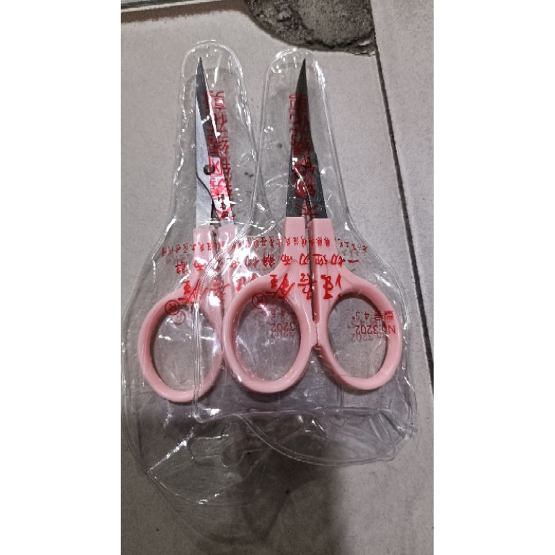 

gunting lengkung/ gunting bordir