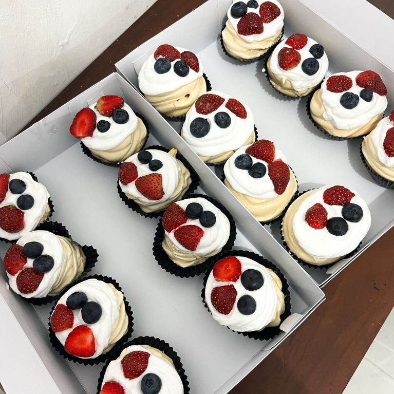 

Mini Pavlova Dessert Australia