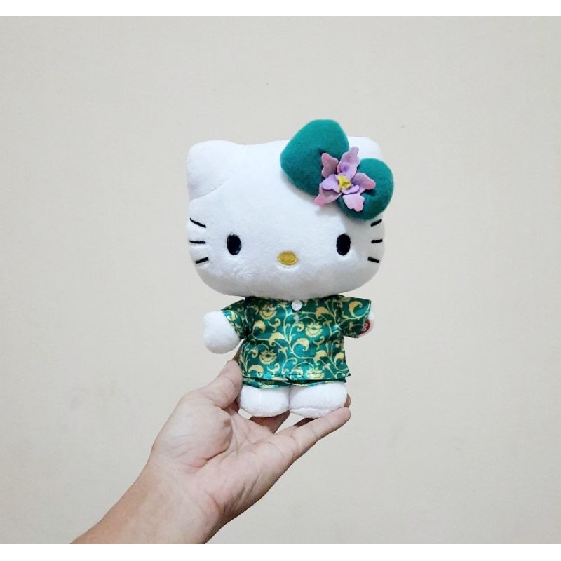 Boneka Hello Kitty SG 50 Baju Kurung Original Sanrio Size 17 cm/ Boneka Hello Kitty