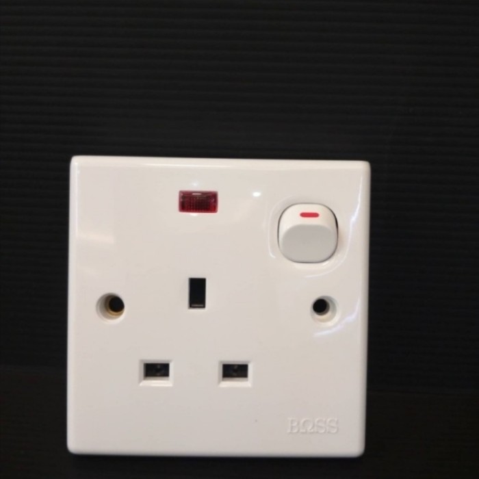 Boss Stop Kontak Ac Clipsal Outbow Set / Steker 3 Pin Clipsal Ac Lampu
