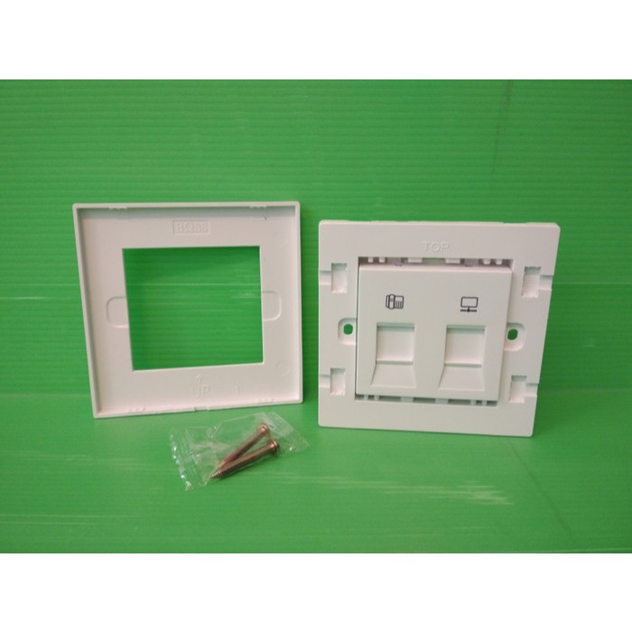 BOSS / Outlet Telepon + Data Cat6 Boss / B1032TO/CAT6