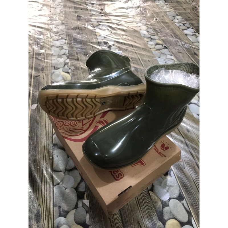 sepatu boot AP original sepatu wanita glossy pendek karet anti slip