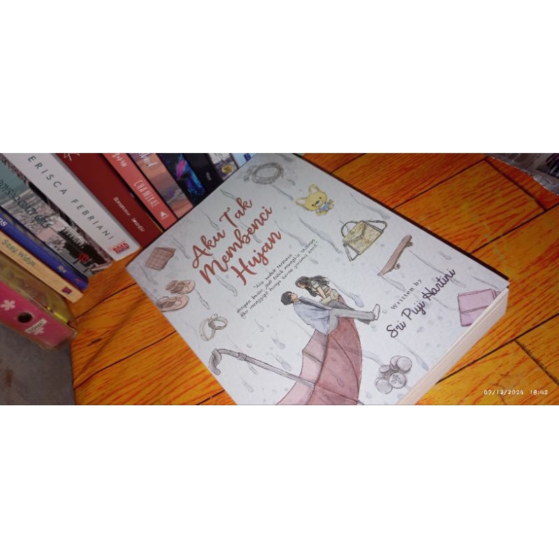 PRELOVED NOVEL AKU TAK MEMBENCI HUJAN