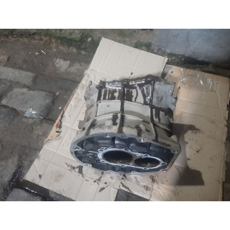 HOUSING RUMAH CASING TENGAH TRANSMISI FUTURA 1.5 ORIGINAL