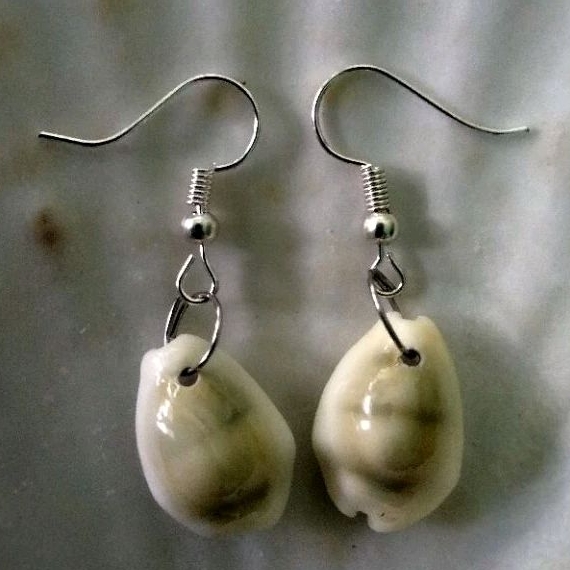 Anting gantung cangkang kerang buli kopi kuning per 1 set