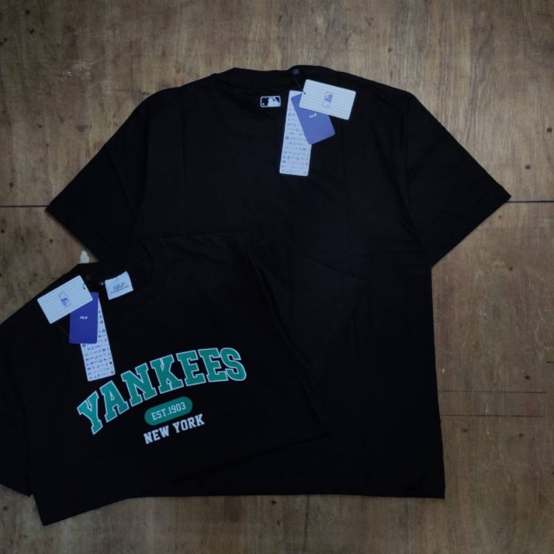 KAOS MLB NEW YORK YANKEES EST 1903 FONT BASIC GREEN PRINTED BLACK TEES BESTSELLER