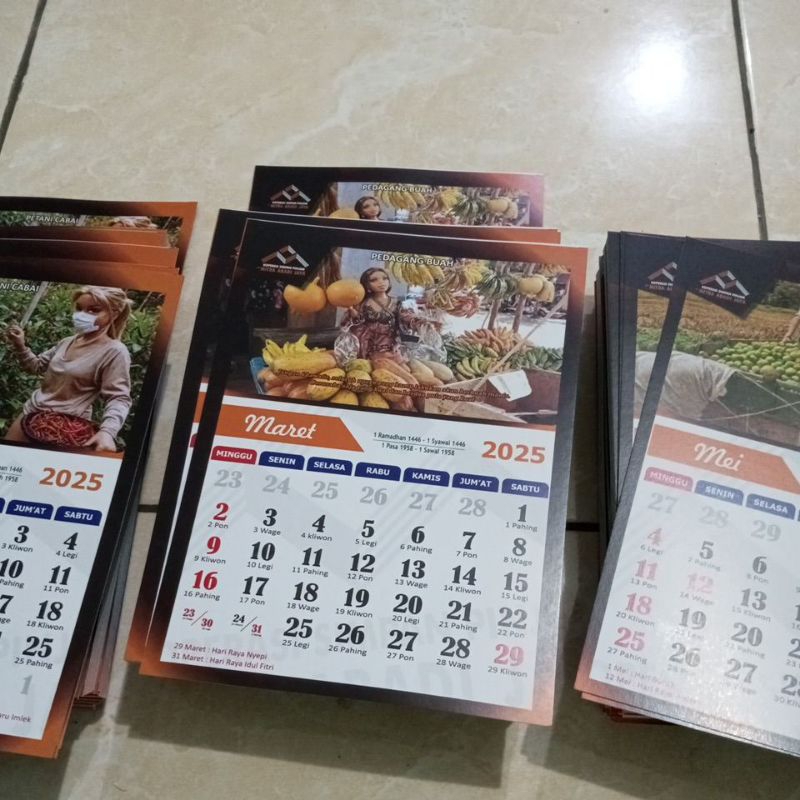 

Kalender Meja Kalender Duduk HardCover Spiral Kawat