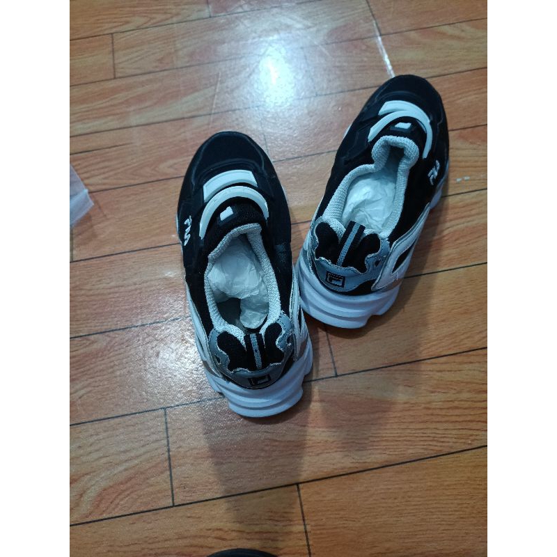 Sepatu FILA  Hitam Putih