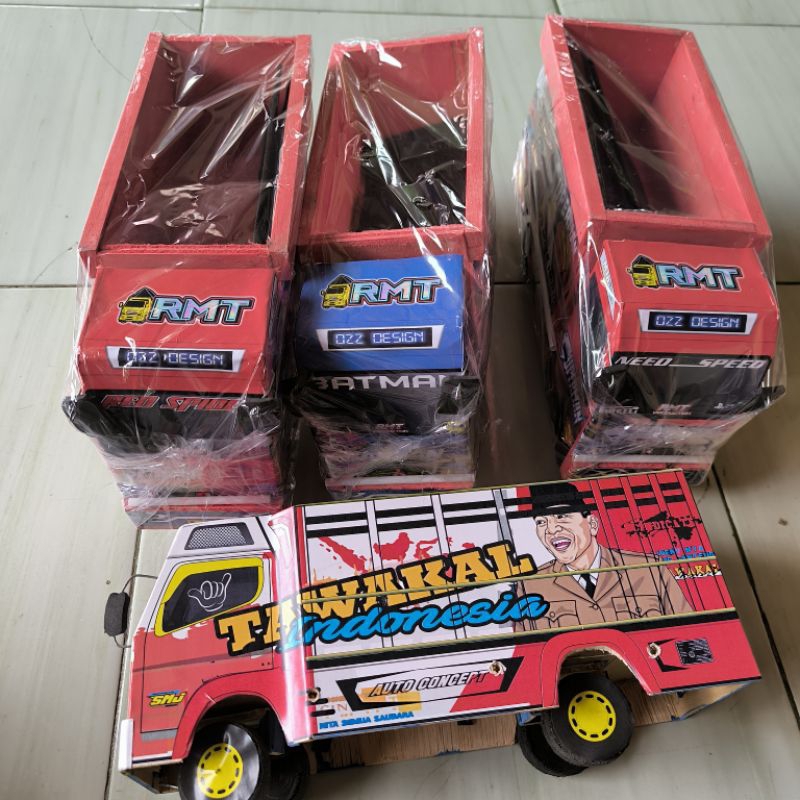 MINIATUR TRUK OLENG VARIASI LAMPU TERPAL TRUK OLENG MINIATUR TRUK OLENG 30 CM LAMPU TERPAL
