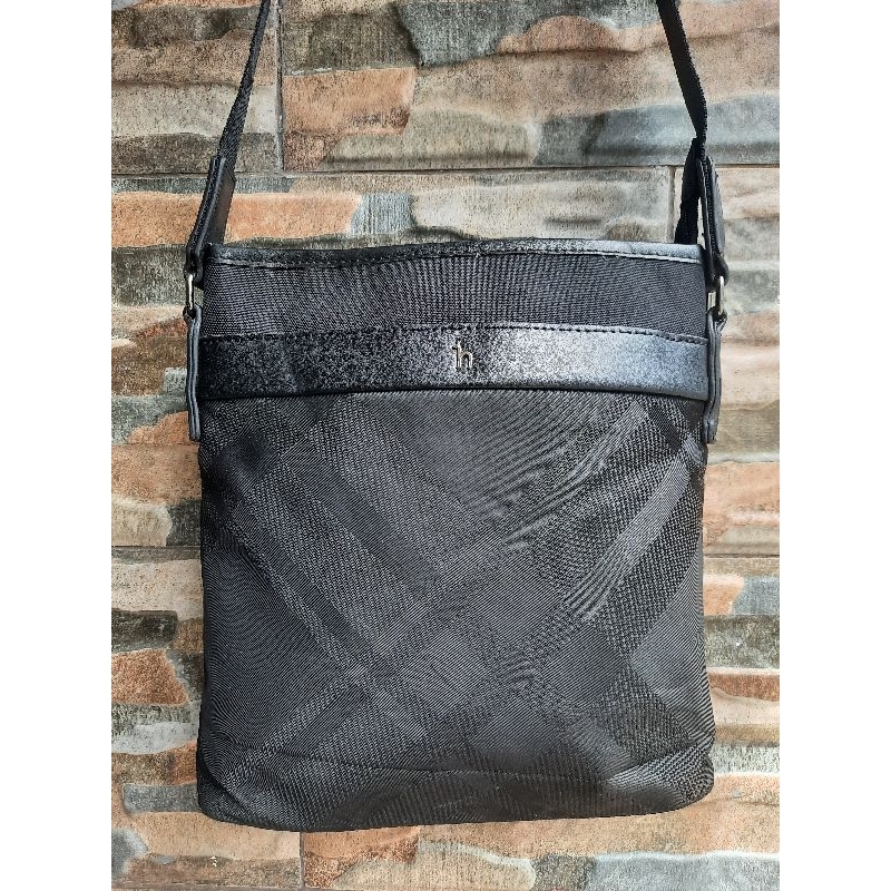 Slingbag Hitam HAZZYS - TAS PRELOVED BRANDED ORIGINAL