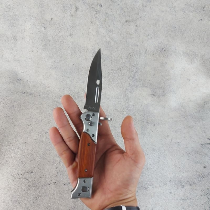 pisau lipat AK