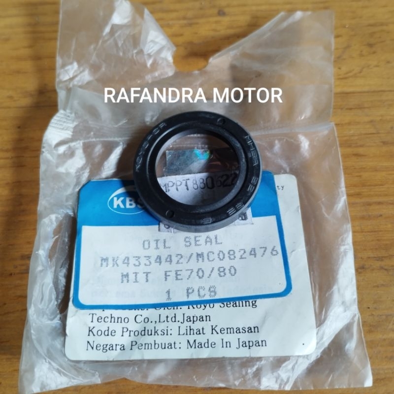 SEAL WORM/SEAL POWER STEERING MITSUBISHI CANTER (2 PLY ATAS BAWAH)
