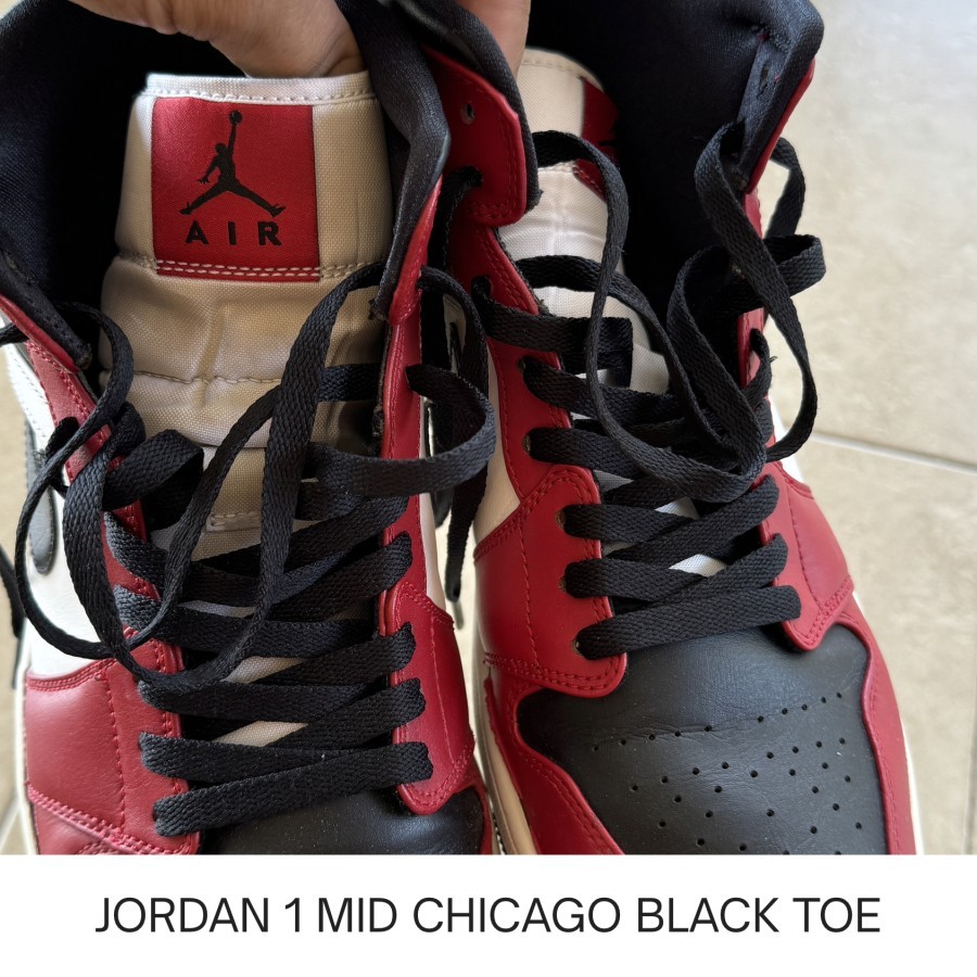 Air Jordan 1 Mid Chicago Black Toe Preloved Original