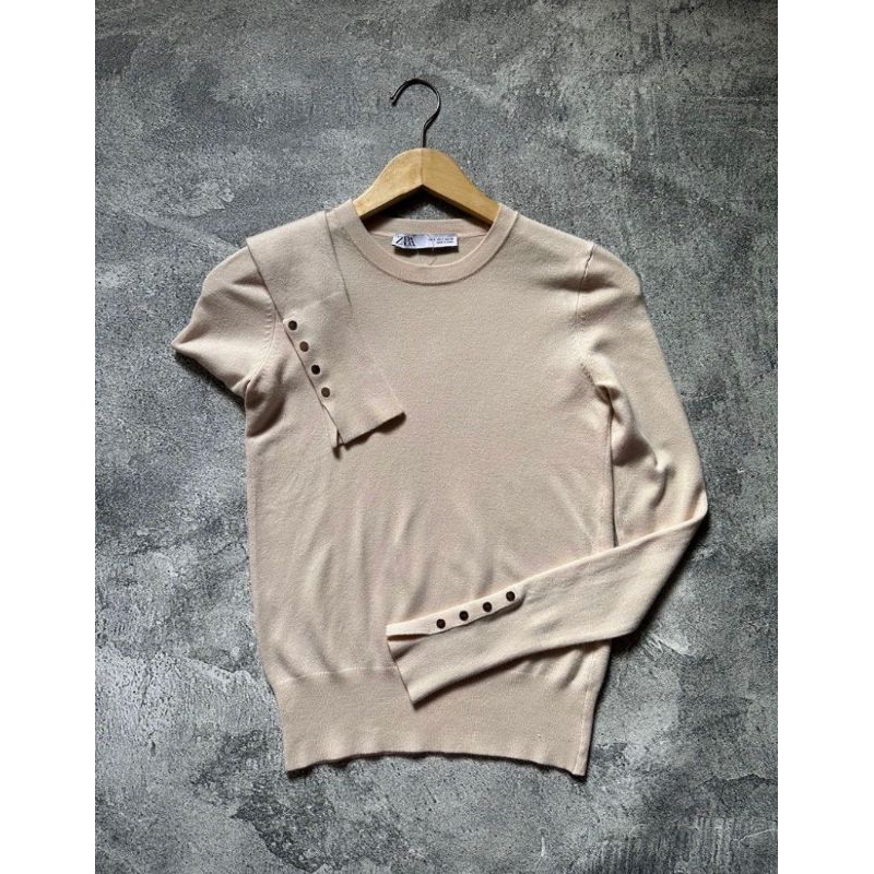 keep ZARA KNIT CREAM GOLD BUTTON PRELOVED