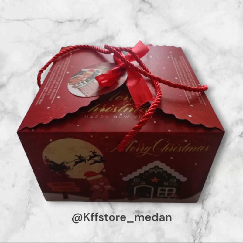 

Box Hampers Natal Merah