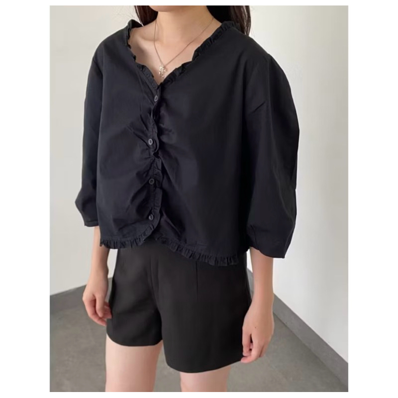 BLACK RUFFLE BLOUSE | KOREAN TOP