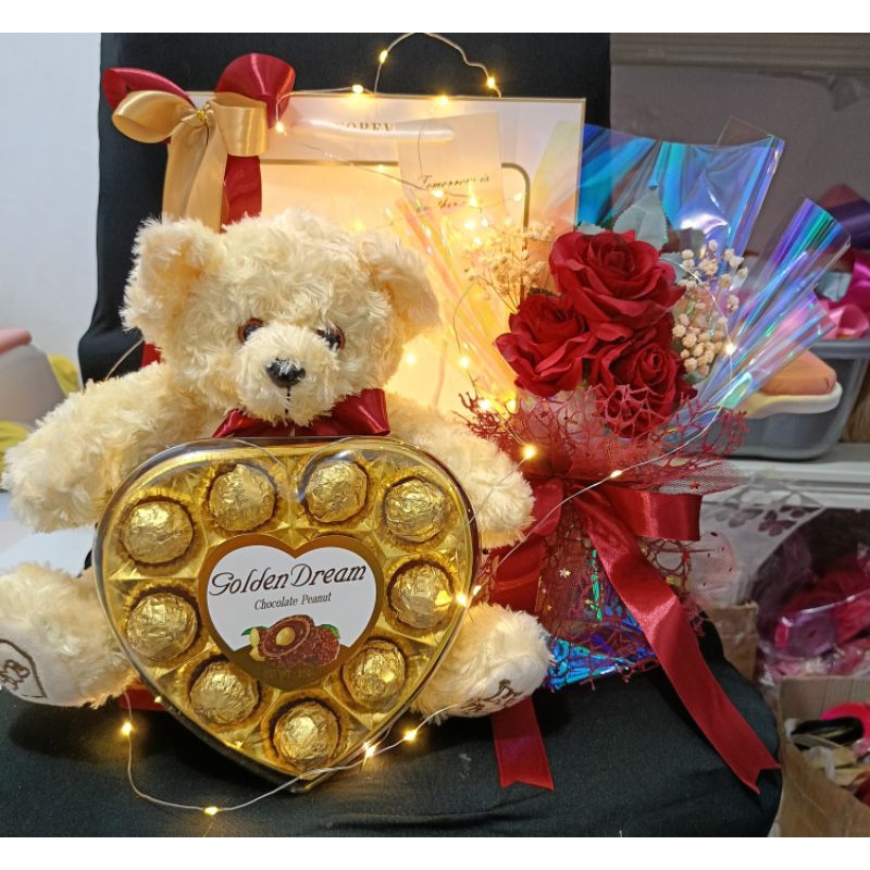 

KADO ULTAH / HAMPERS / KADO VALENTINE / BUKET BUNGA / BONEKA / COKLAT LOVE / KADO ANNIVERSARY / GIFT CEWE