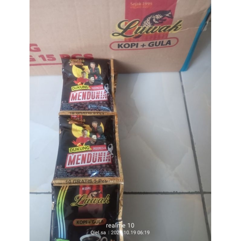 

luwak kopi hitam 1 renteng isi 15 sachet