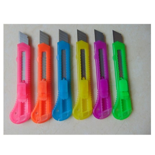 

Cutter warna (besar) Office / Stationery Harga Murah Berkualitas
