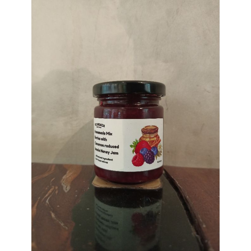 

Homemade Mix Berry With Cinnamon Reduce Acacia Honey Jam