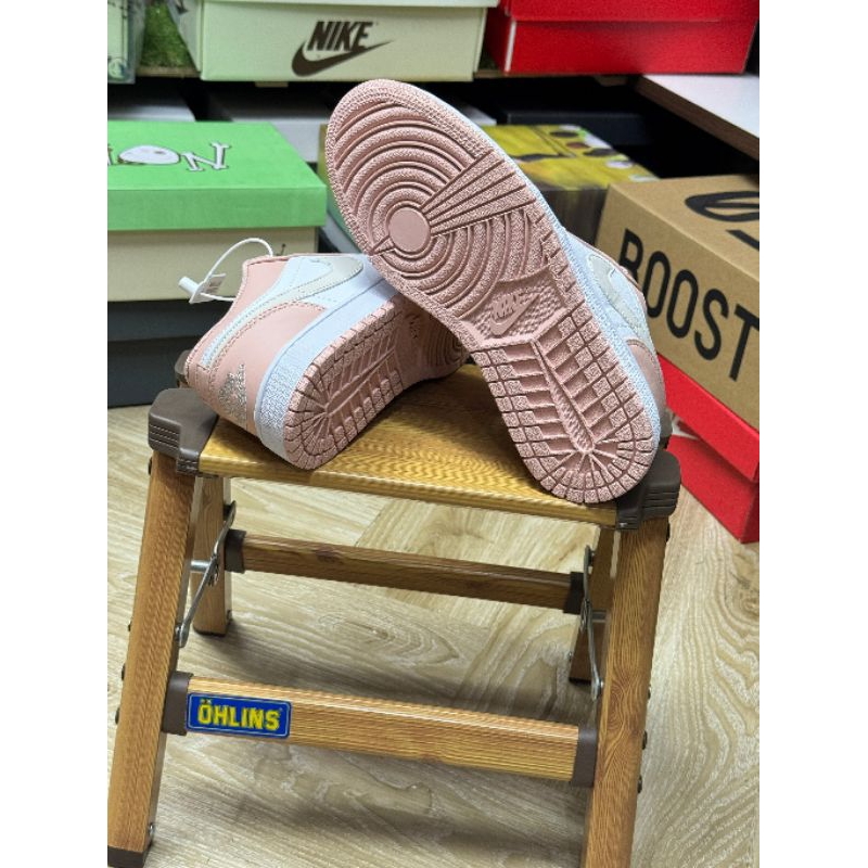 Nk aj1 Low crimson tint