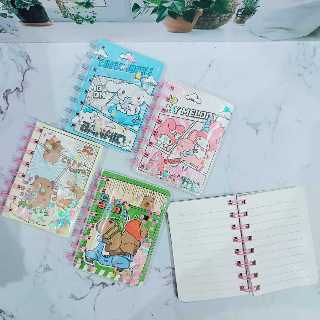

Notebook Glitter Air Motif Sanrio Capybara A7 / Buku Tulis Anak Glitter 68 lembar Karakter Buku Diary