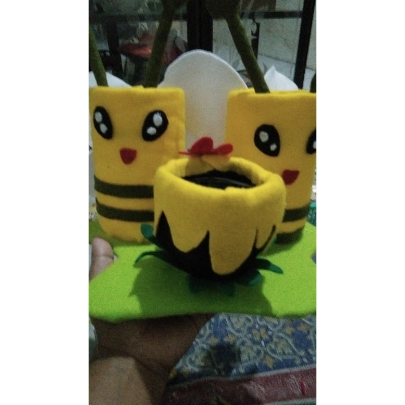 

Tempat pensil karakter