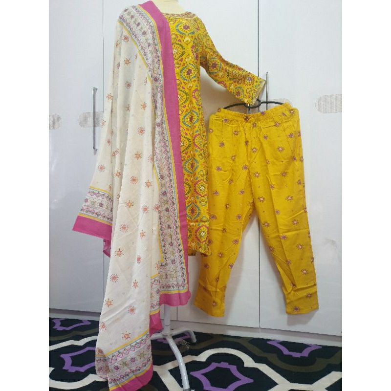 Setelan Wanita Kurti Celana Dupatta India