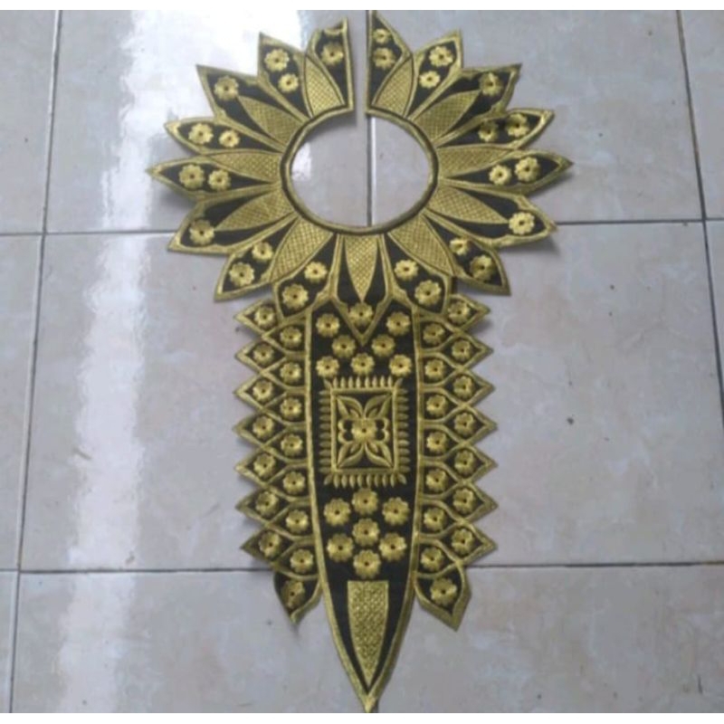 Renda bordir baju adat Gorontalo (kucubu)