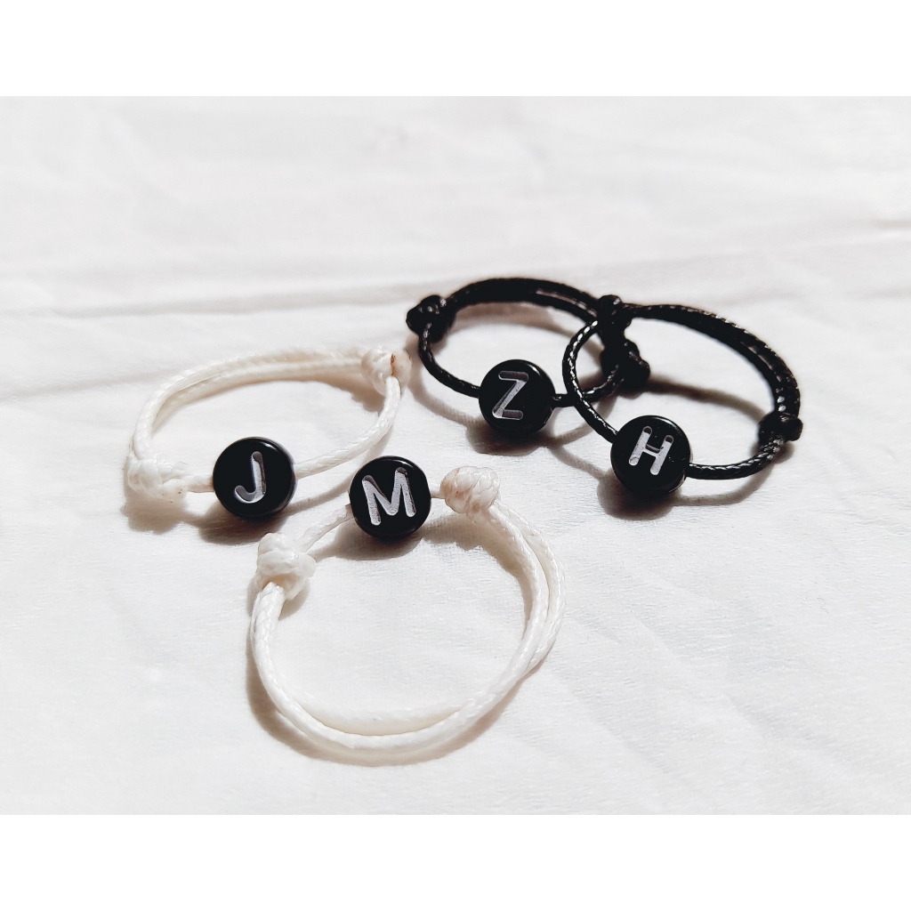 Cincin Inisial Bulat Hitam