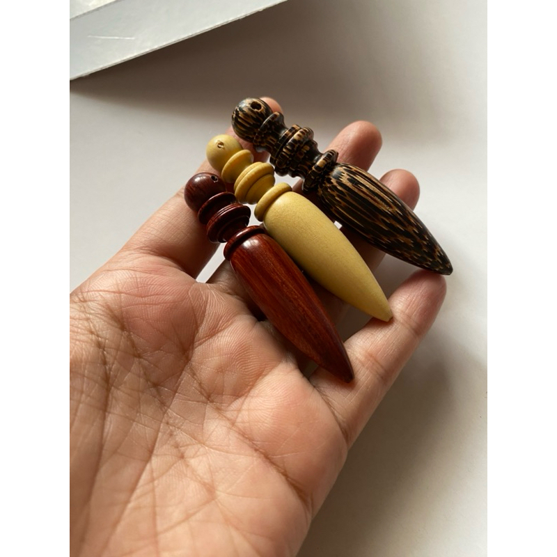 liontil bandul kalung kayu bertuah