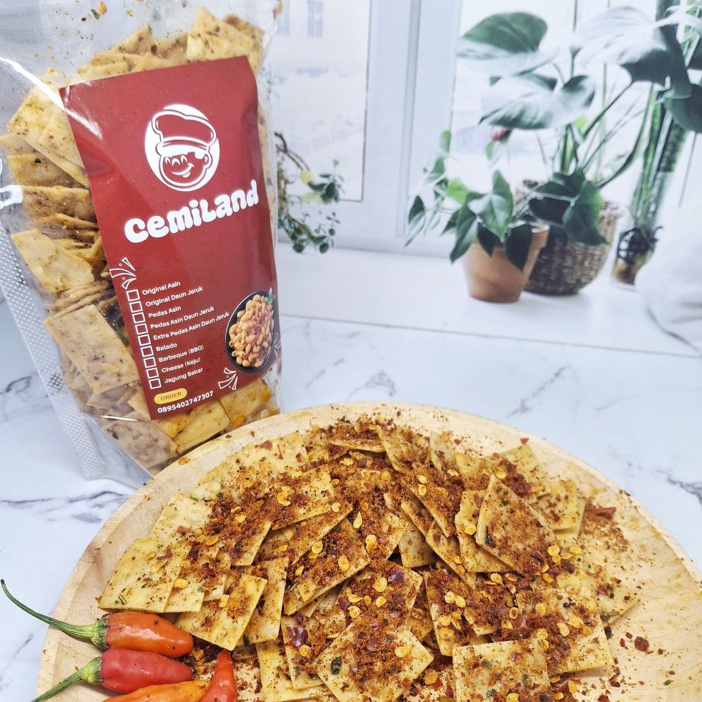 

CemiLand - Keripik Pangsit Pedas Daun Jeruk 250 gram Snack Cemilan Makanan Viral