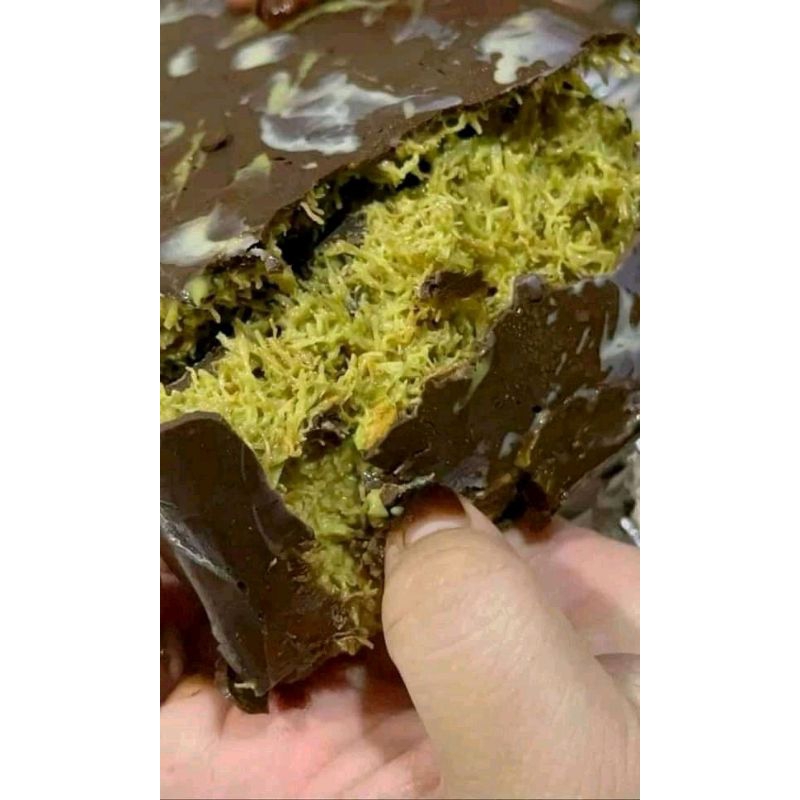 

Crispy pistachio kunafe