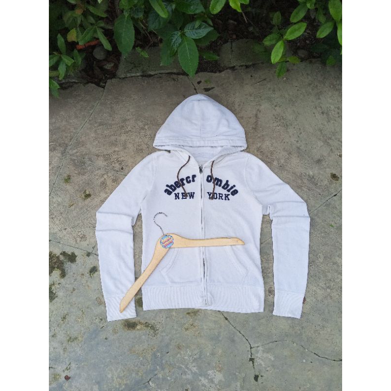 ABERCROMBIE PUTIH
