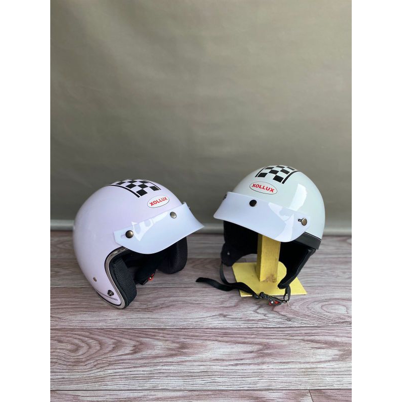 Helm Chips & Retro Xollux motif Finish line