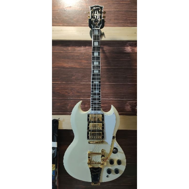 Gibson Sg with Bigsby Replika