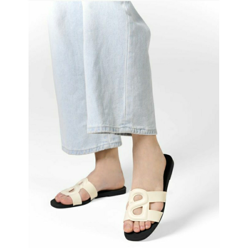 Kefi Slide Sandal Buttonscarves