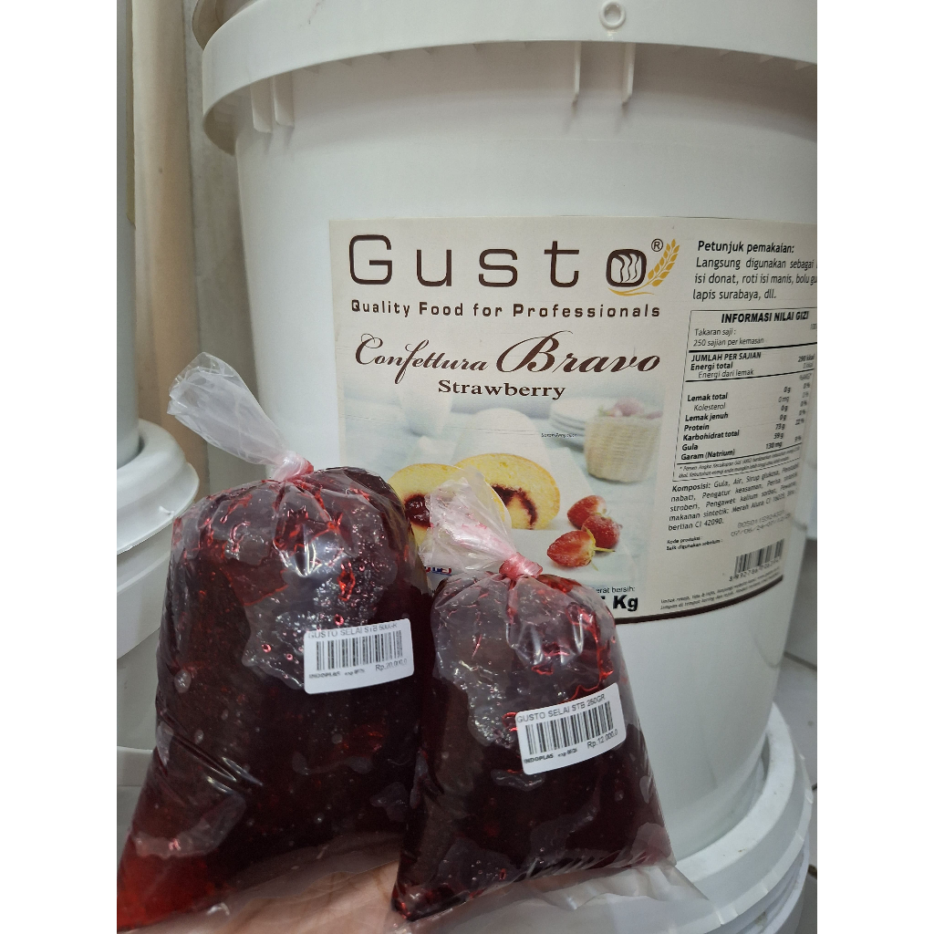 

Gusto Selai Strawberry Jam Fruit Filling repack