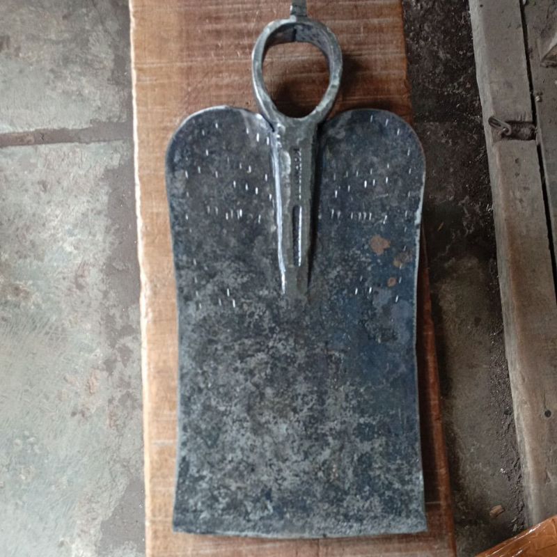 cangkul baja  karnoto barongan