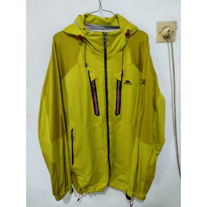 JAKET OUTDOOR TRESSPAS