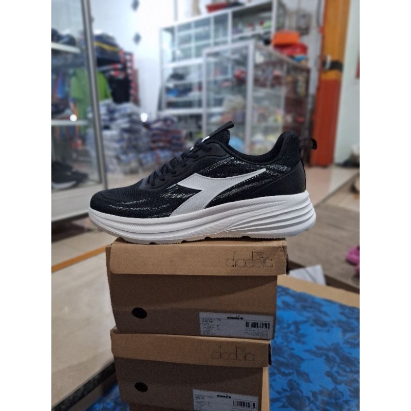 DIADORA KIRTON (M) / SEPATU LARI PRIA / SEPATU OLAHRAGA DIADORA
