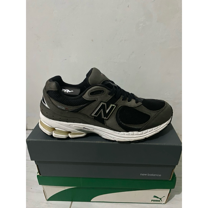 NB 2002R dark black grey 100% original