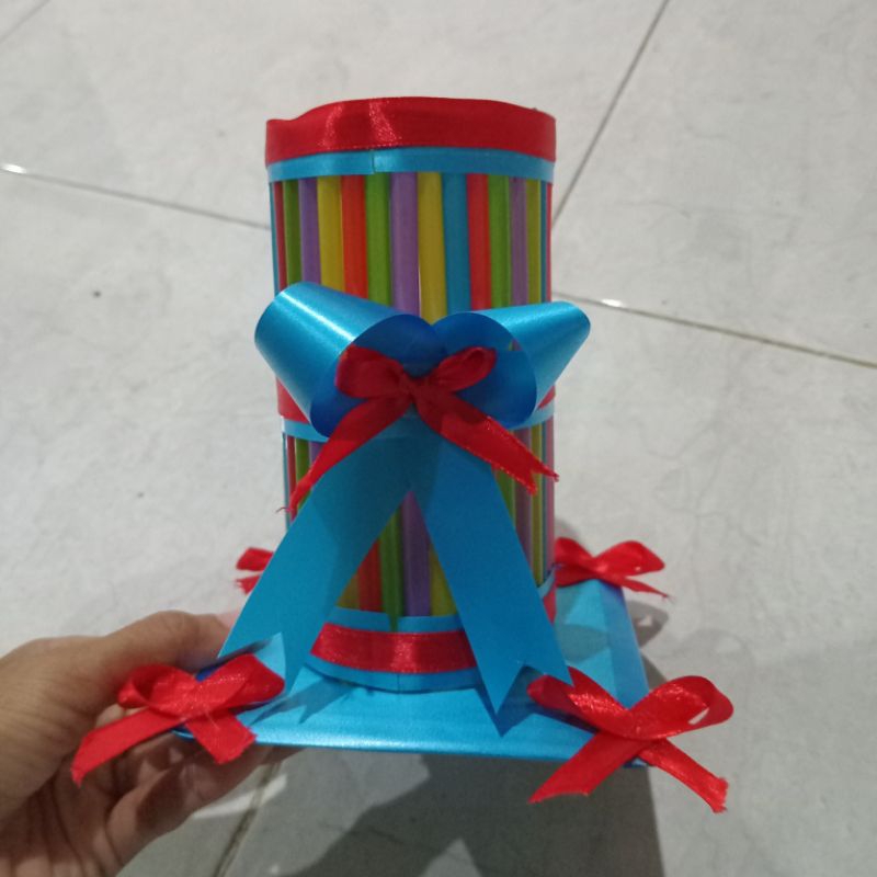 

kerajinan tempat pensil sedotan dan botol bekas