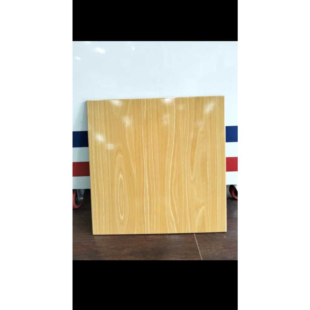 KERAMIK LANTAI MOTIF KAYU GLOSY MINIMALIS | ARWANA ALLEGRA BROWN 40X40