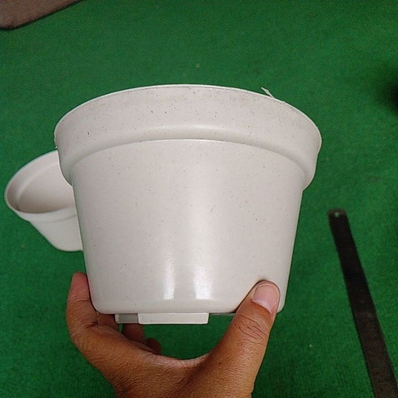 POT BUNGA PUTIH/ POT 16 CM/ POT PLASTIK MURAH  POT 17