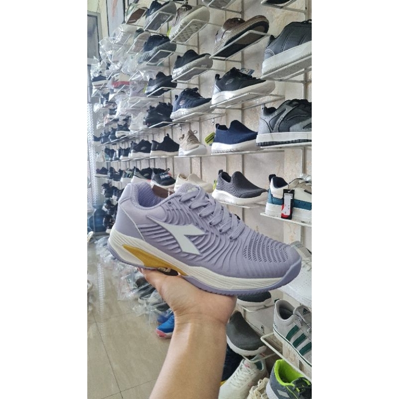 Sepatu Diadora PK badminton/ tennis size 36