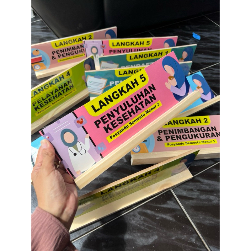 

Rubby - harga untuk 1pc Papan meja Custom Langkah Posyandu/ Mdf tebal 0.6cm / Papan nama Standing Custom