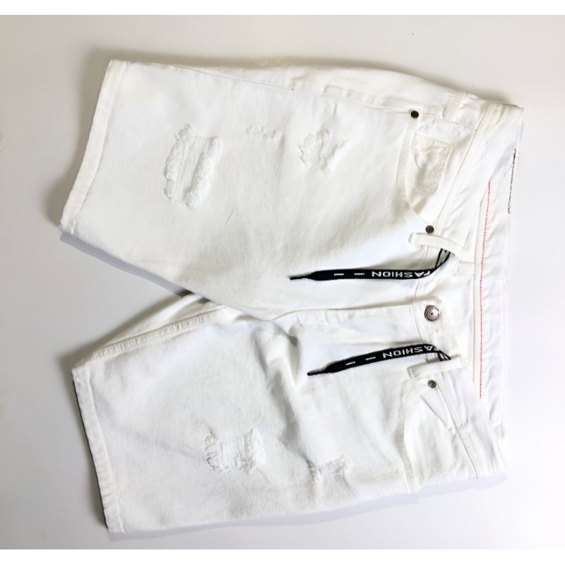 Celana Pendek Putih Kain,Celana Pendek Sobek Pria,,Celana Distro Putih,Recomendasi Celana Pendek Put